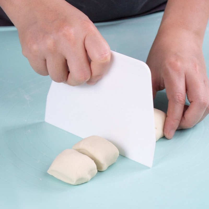 1pcs Useful Curved Cream Spatu - Dough Scraper Curved ulasan dan harga